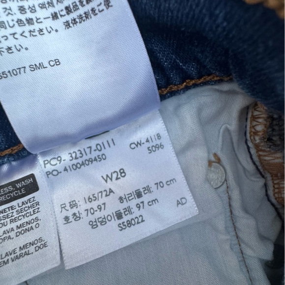 💙✨ Levi’s 501 High-Rise Cutoff Denim Shorts — Size 28 ✨💙 - Picture 3 of 3